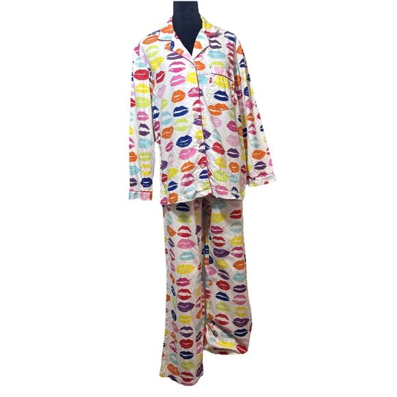 Victoria Secret Two Piece Pajama Set Size M Colorful Kiss Flannel Cozy Cabin - Picture 1 of 14